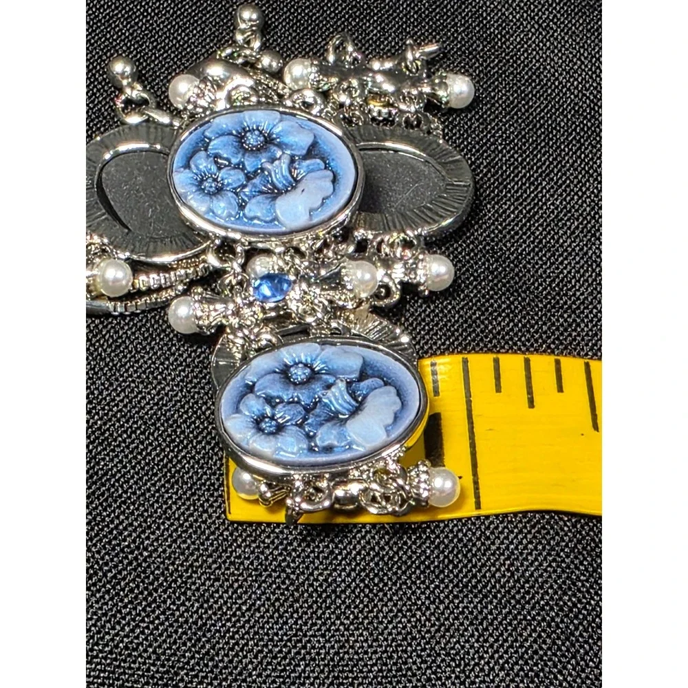 Blue Floral Cameo Bolo Bracelet Silvertone Adjustable Pearl‎ Crystal Accents